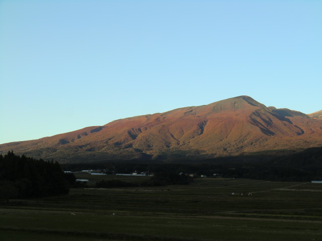 10月23日　紅葉した鳥海山　「笙が岳」風景